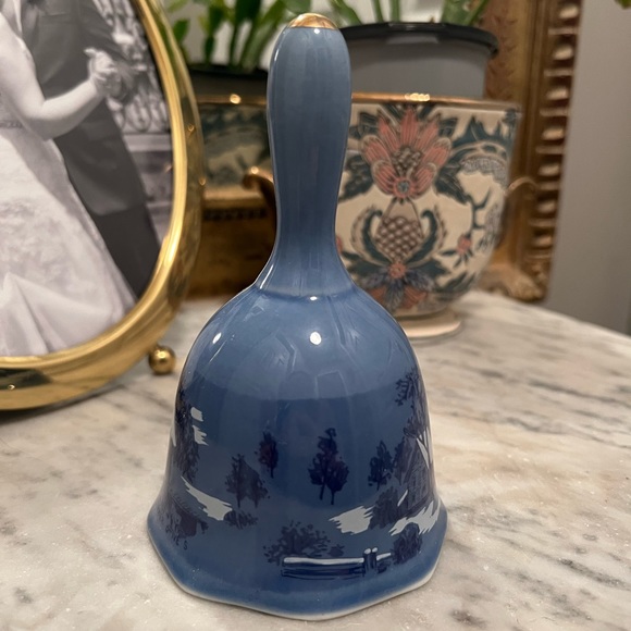 1985 Currier & Ives Christmas Bell - Picture 3 of 5